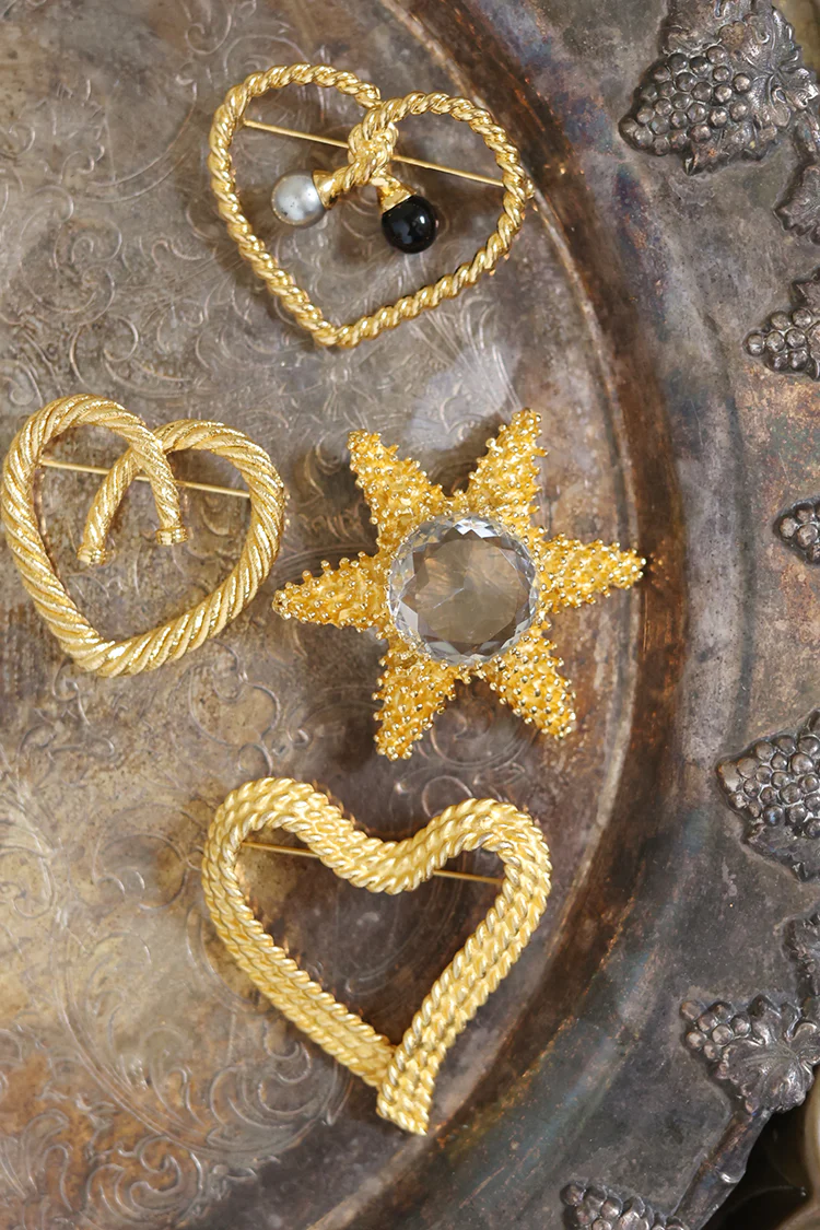 Vintage Matte Twisted Rope Heart Brooch - Image 2