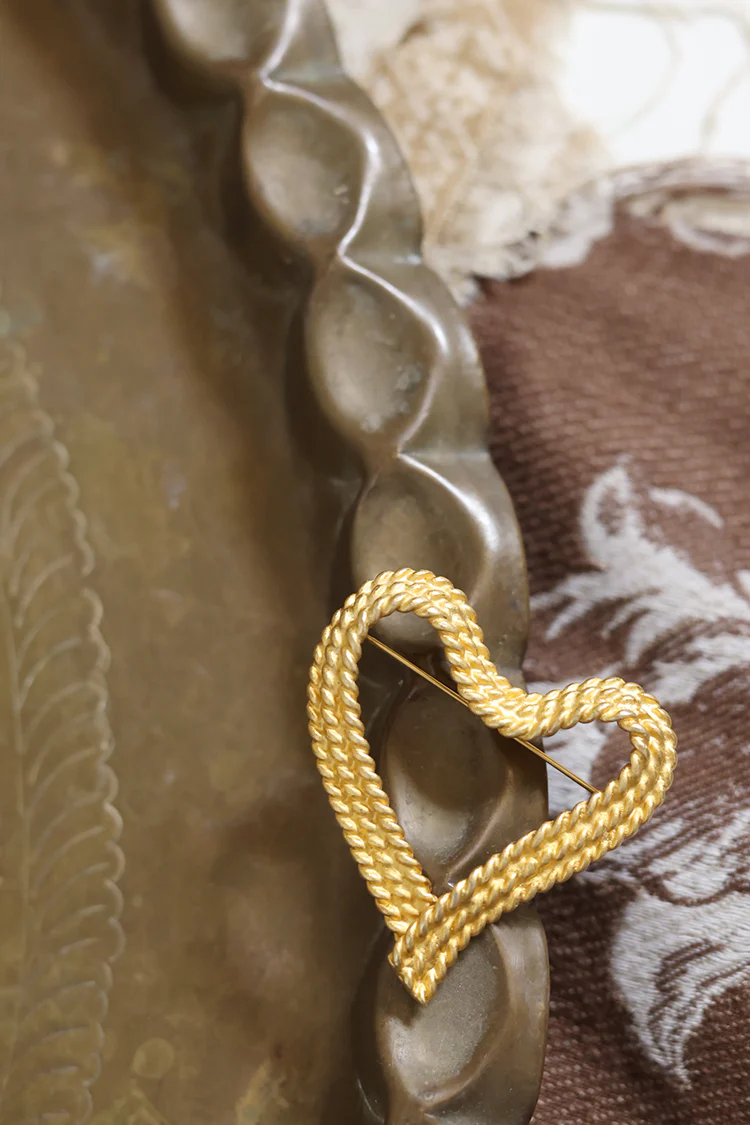 Vintage Matte Twisted Rope Heart Brooch - Image 3