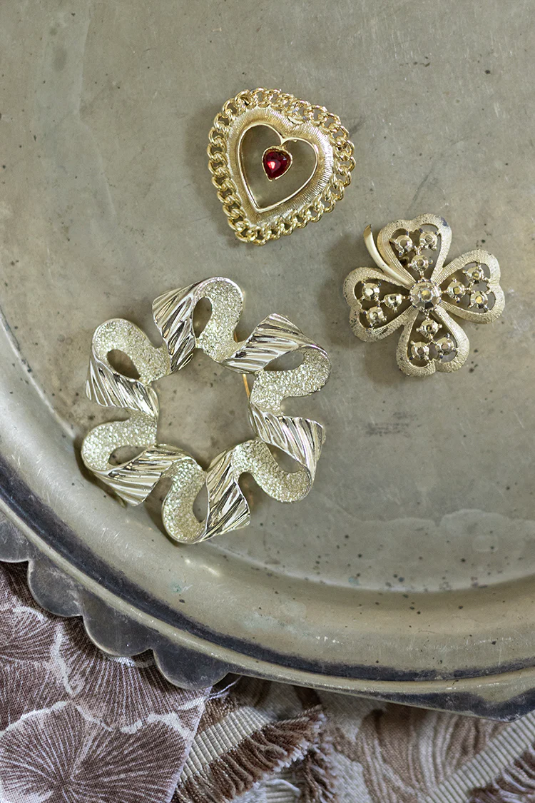 Vintage Red Gold Heart Brooch - Image 2