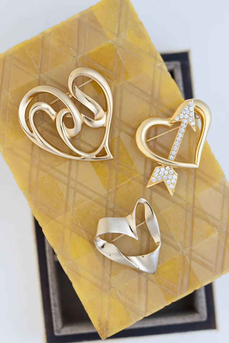 Vintage Shiny Gold Abstract Heart Brooch - Image 2