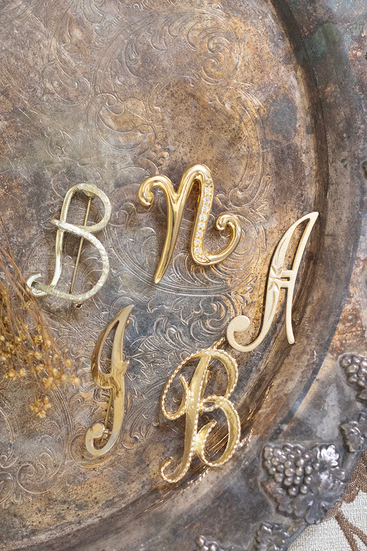 Vintage Thick Gold Swirl "B" Brooch - Image 4