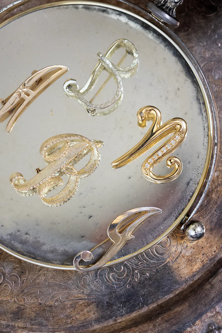 Vintage Thick Gold Swirl "B" Brooch - Image 5