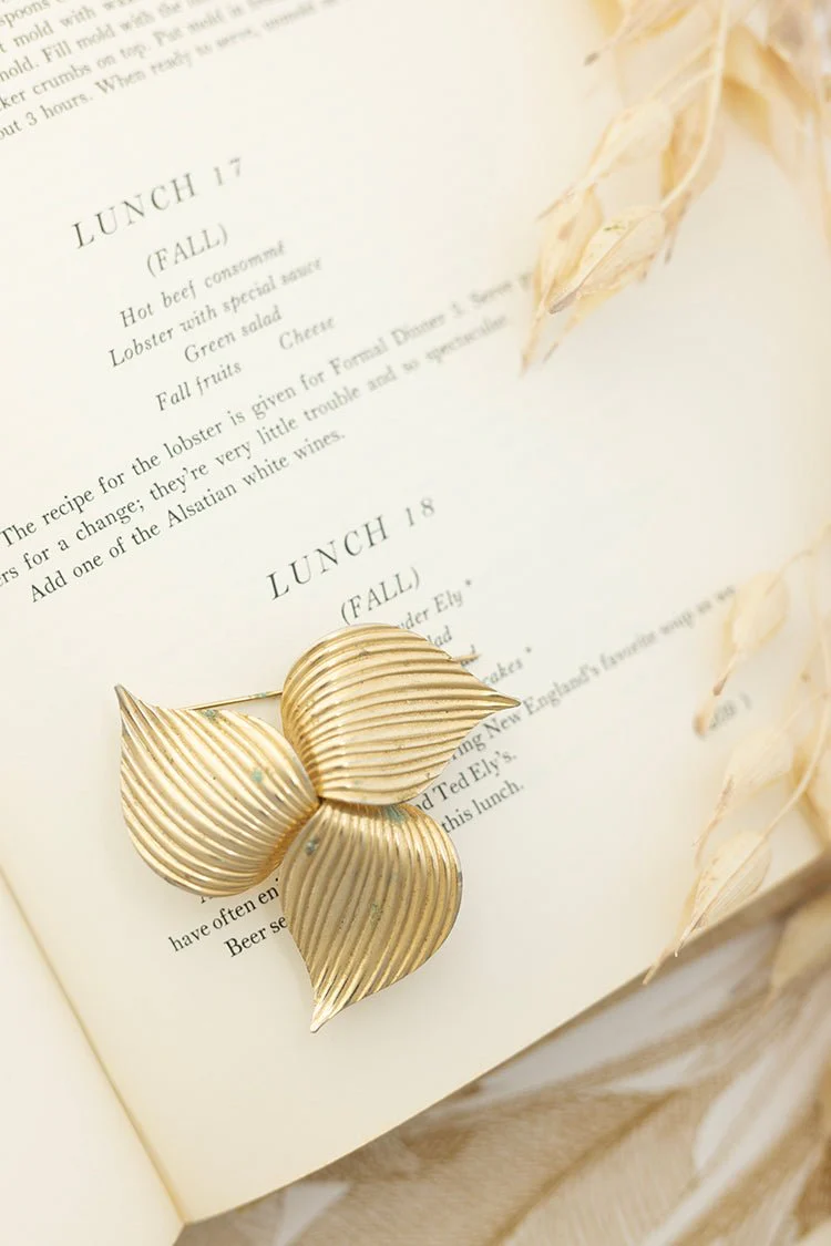 Vintage Three Leaf Ribbed Brooch - Image 3