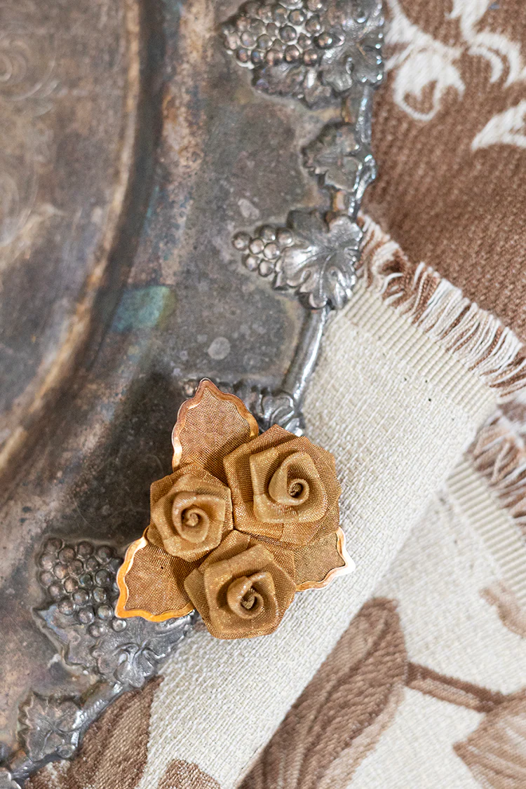 Vintage Triple Rose Leaves Mesh Gold Brooch