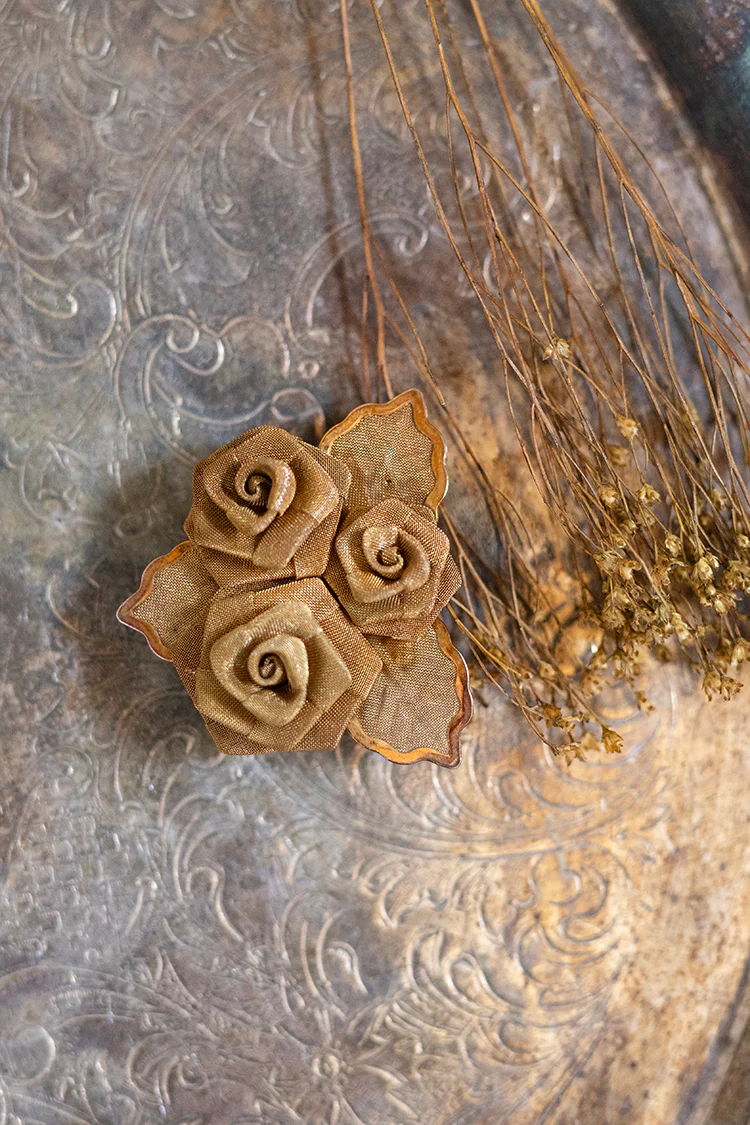 Vintage Triple Rose Leaves Mesh Gold Brooch - Image 2