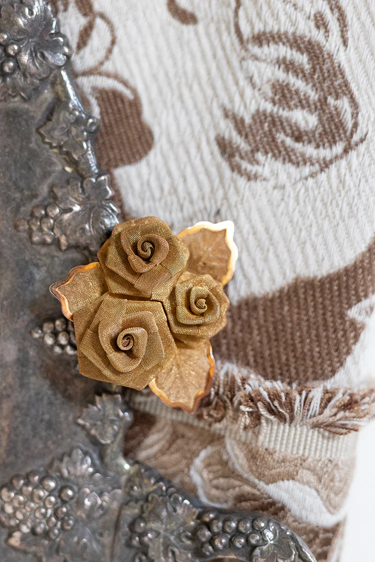 Vintage Triple Rose Leaves Mesh Gold Brooch - Image 4